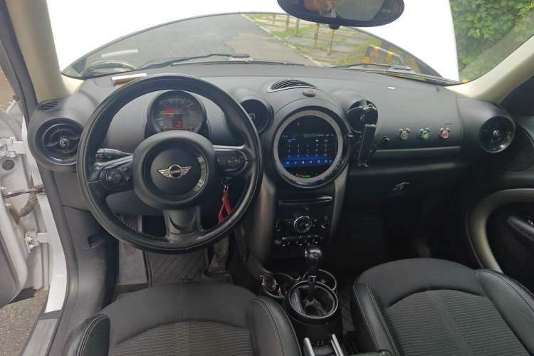 Used MINI Countryman 2014 1.6T COOPER ALL4 Fun Center Console