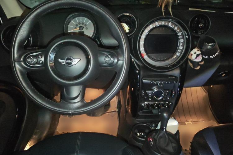 Used MINI Countryman 2014 1.6T COOPER ALL4 Excitement Center Console