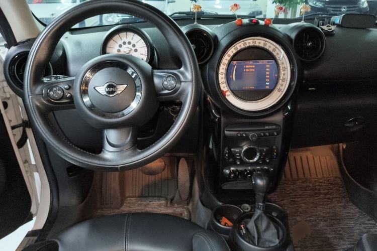 Used MINI Countryman 2014 1.6T COOPER ALL4 Excitement Center Console