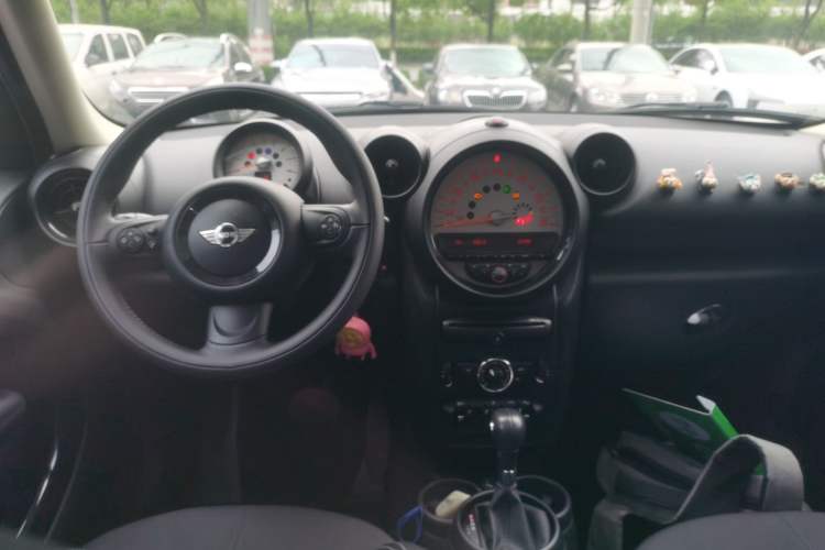 Used MINI Countryman 2014 1.6L COOPER Fun Center Console