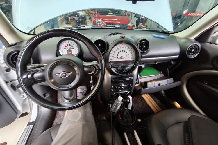 Used MINI Countryman 2014 1.6L ONE Center Console