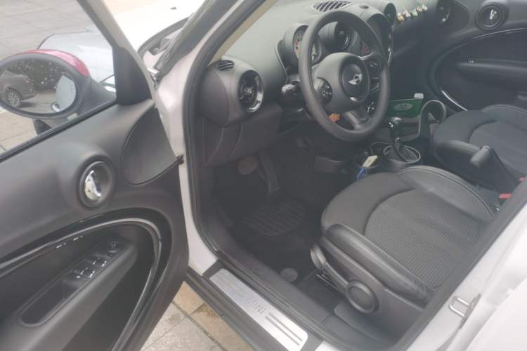 Used MINI Countryman 2014 1.6L COOPER Fun Driver Seat