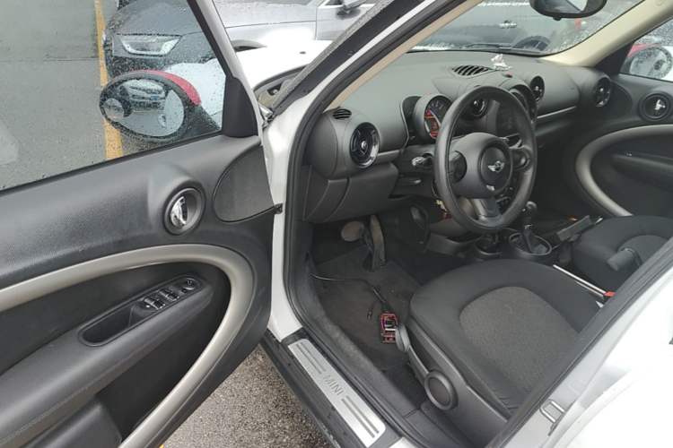 Used MINI Countryman 2014 1.6L ONE Driver Seat