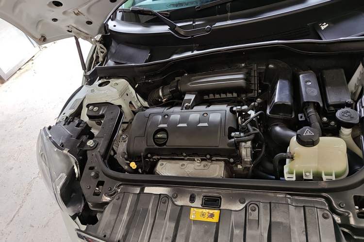 Used MINI Countryman 2014 1.6L ONE Engine Bay Right