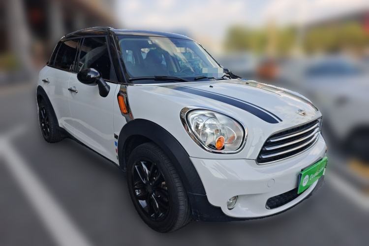 Used MINI Countryman 2014 1.6L COOPER Fun Front Right 45 Deg