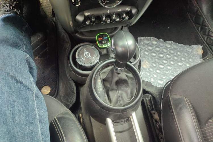 Used MINI Countryman 2014 1.6T COOPER ALL4 Fun Gear Lever
