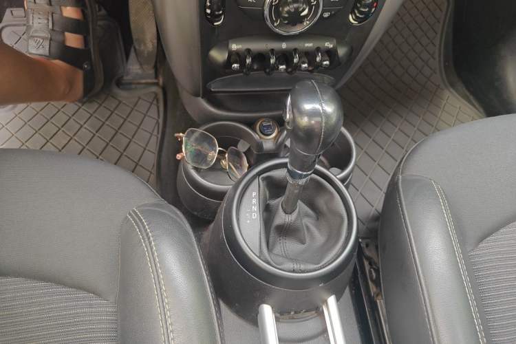 Used MINI Countryman 2014 1.6T COOPER ALL4 Fun Gear Lever