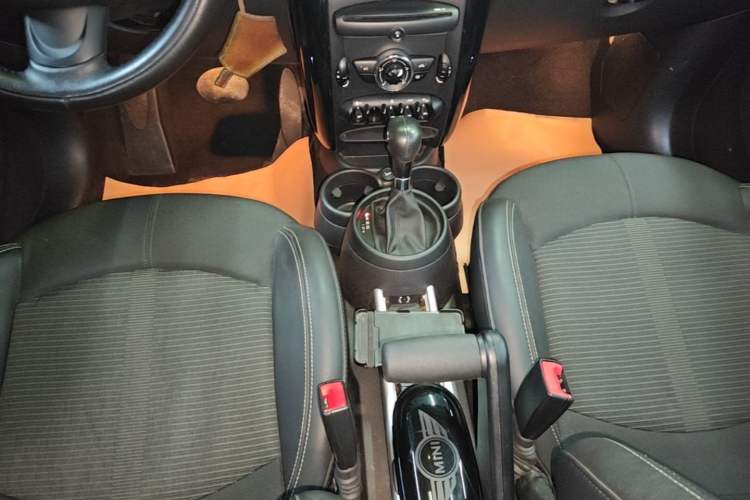Used MINI Countryman 2014 1.6T COOPER ALL4 Fun Gear Lever