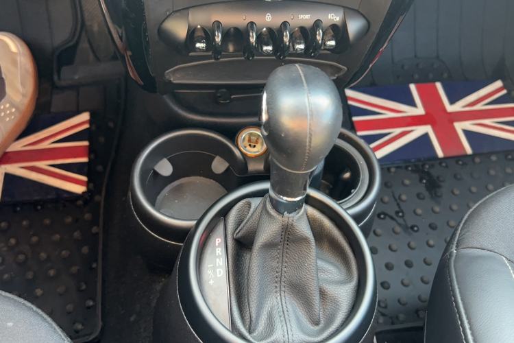 Used MINI Countryman 2014 1.6T COOPER ALL4 Fun Gear Lever