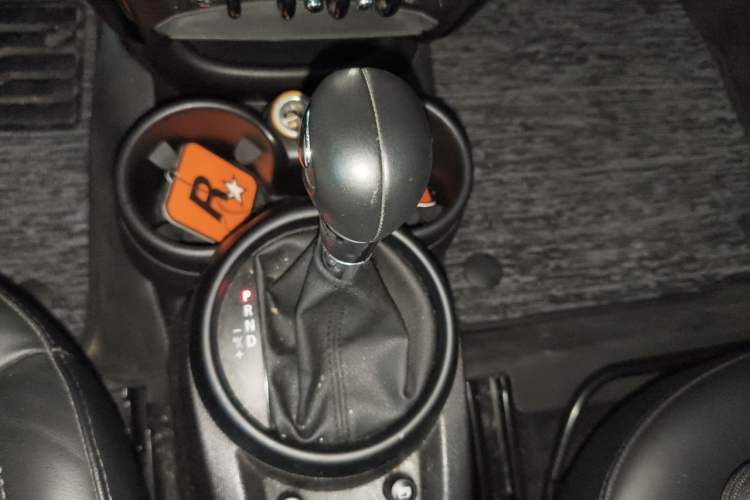 Used MINI Countryman 2014 1.6T COOPER ALL4 Excitement Gear Lever