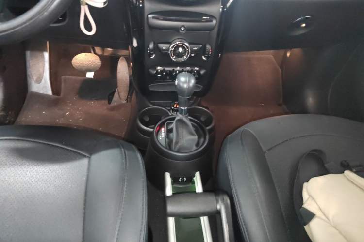 Used MINI Countryman 2014 1.6T COOPER ALL4 Fun Gear Lever