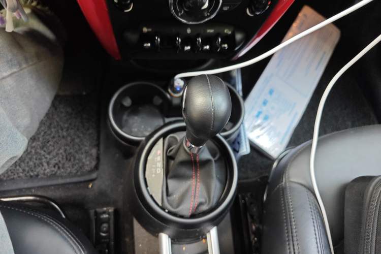 Used MINI Countryman 2014 1.6T COOPER ALL4 Fun Gear Lever