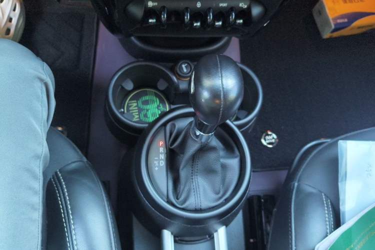 Used MINI Countryman 2014 1.6T COOPER ALL4 Fun Gear Lever
