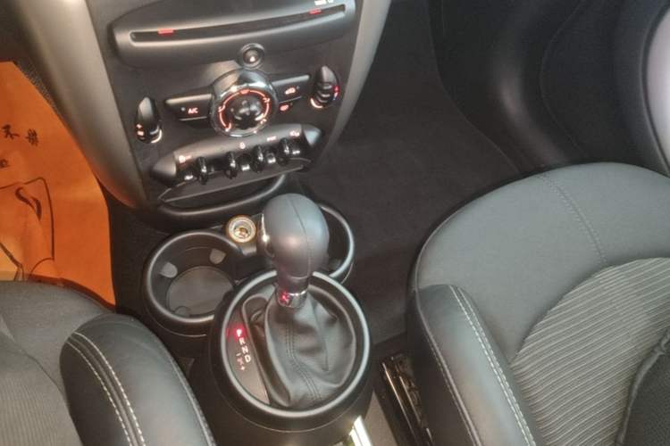 Used MINI Countryman 2014 1.6L COOPER Fun Gear Lever