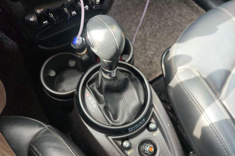 Used MINI Countryman 2014 1.6T COOPER ALL4 Excitement Gear Lever