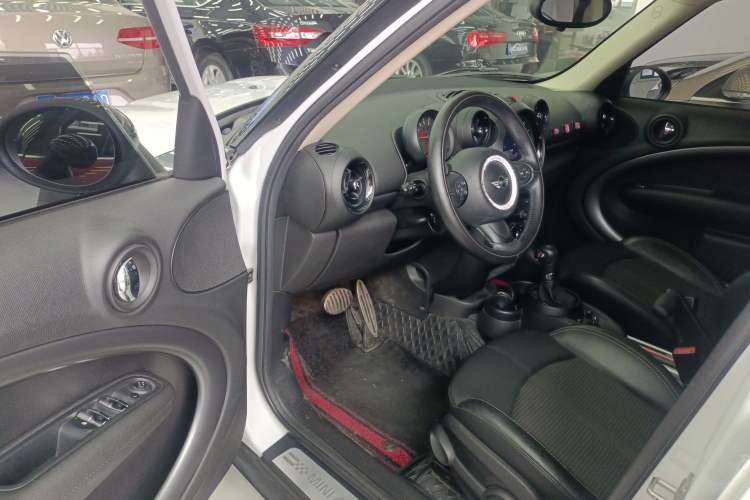 Used MINI Countryman 2014 1.6T COOPER S Interior 2