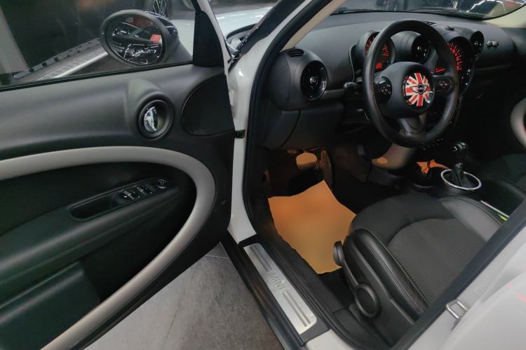 Used MINI Countryman 2014 1.6L COOPER Fun Interior 3