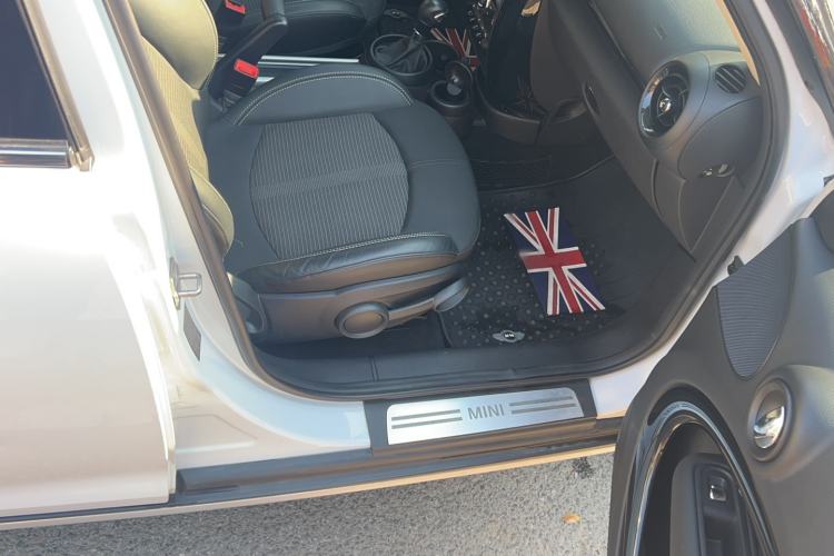 Used MINI Countryman 2014 1.6T COOPER ALL4 Fun Interior 3