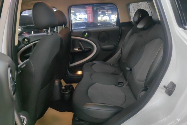 Used MINI Countryman 2014 1.6L COOPER Fun Interior 4