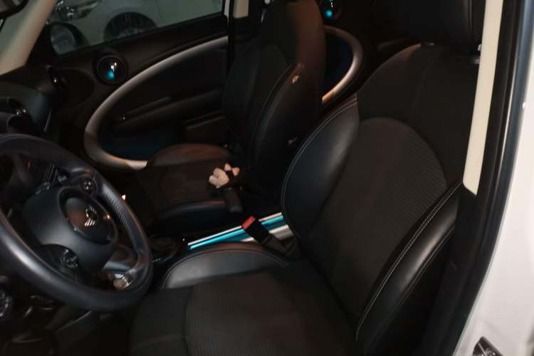 Used MINI Countryman 2014 1.6L COOPER Fun Left Front Seat