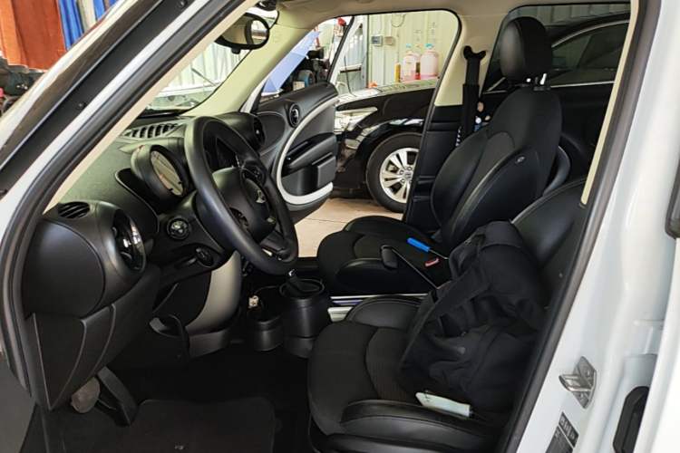 Used MINI Countryman 2014 1.6L COOPER Fun Left Front Seat