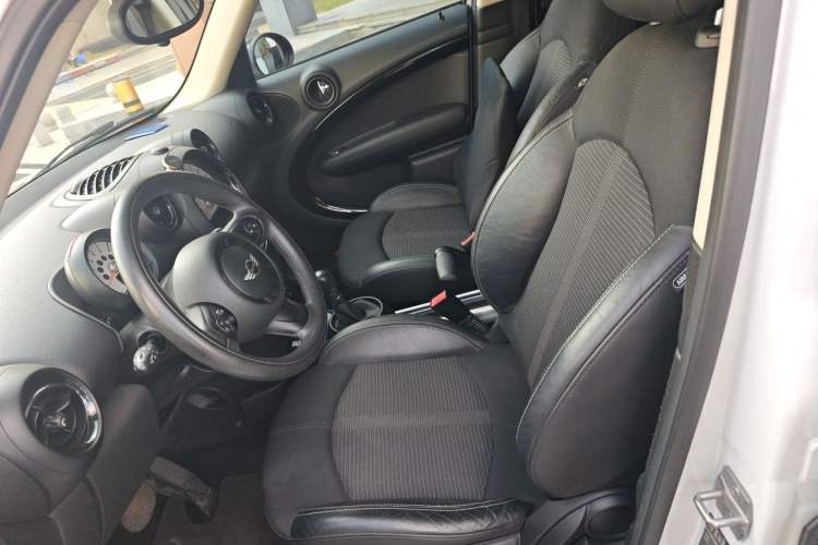 Used MINI Countryman 2014 1.6L COOPER Fun Left Front Seat