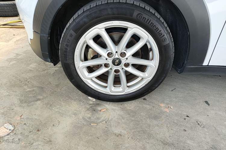 Used MINI Countryman 2014 1.6L COOPER Fun Left Front Wheel Hub