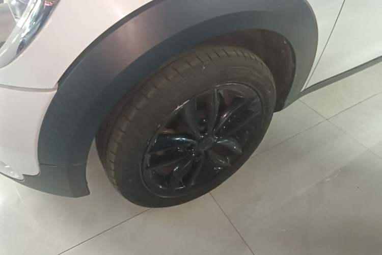 Used MINI Countryman 2014 1.6L COOPER Fun Left Front Wheel Hub