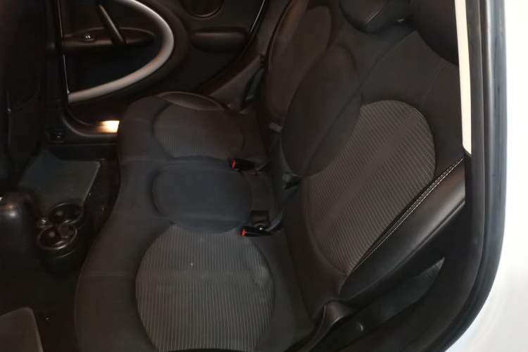 Used MINI Countryman 2014 1.6L COOPER Fun Left Rear Seat