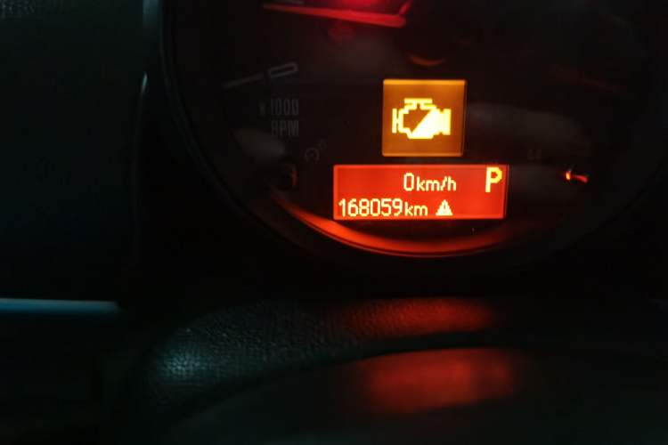 Used MINI Countryman 2014 1.6L COOPER Fun Odometer Close Up
