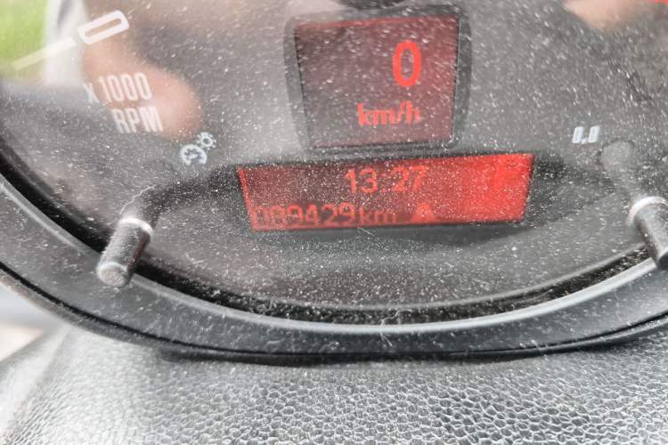Used MINI Countryman 2014 1.6T COOPER ALL4 Excitement Odometer Close Up