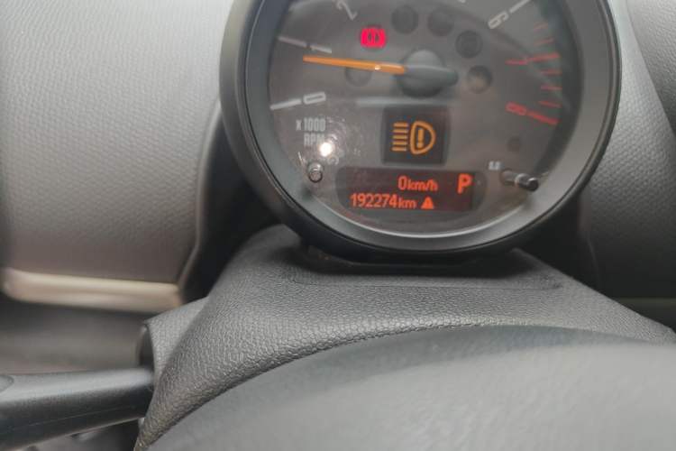 Used MINI Countryman 2014 1.6T COOPER ALL4 Fun Odometer Close Up