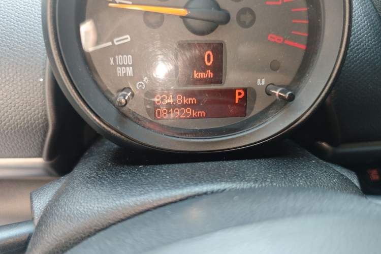 Used MINI Countryman 2014 1.6T COOPER S Odometer Close Up