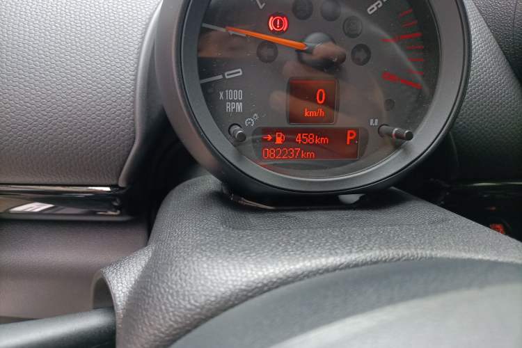 Used MINI Countryman 2014 1.6L COOPER Excitement Odometer Close Up