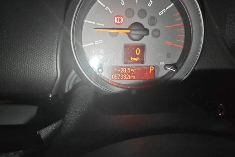 Used MINI Countryman 2014 1.6T COOPER ALL4 Excitement Odometer Close Up