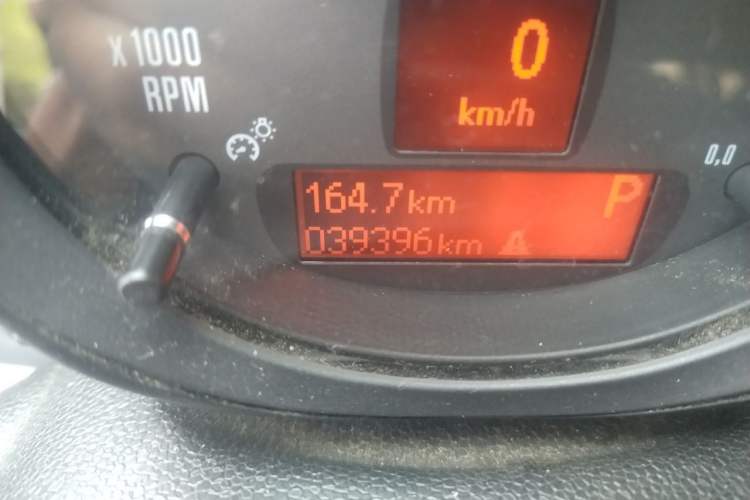 Used MINI Countryman 2014 1.6L COOPER Fun Odometer Close Up