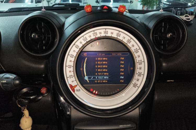 Used MINI Countryman 2014 1.6T COOPER ALL4 Excitement Odometer Close Up