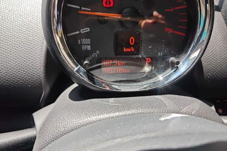 Used MINI Countryman 2014 1.6T COOPER S ALL4 Odometer Close Up