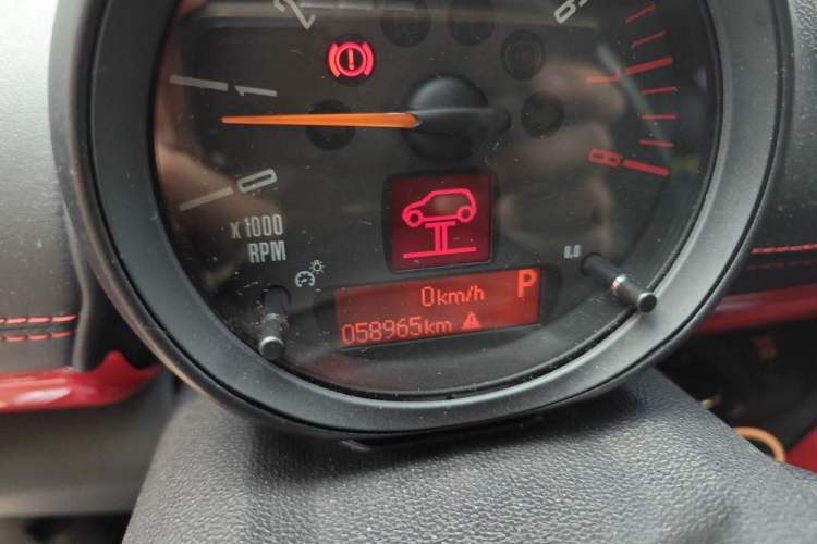Used MINI Countryman 2014 1.6T COOPER ALL4 Fun Odometer Close Up
