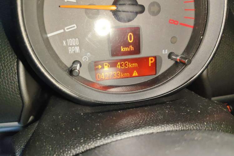 Used MINI Countryman 2014 1.6L COOPER Fun Odometer Close Up