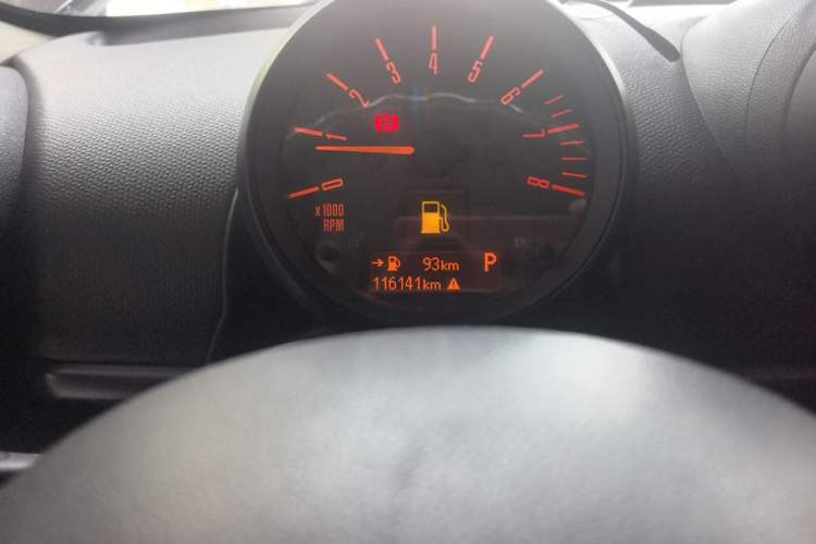 Used MINI Countryman 2014 1.6T COOPER S Odometer Close Up