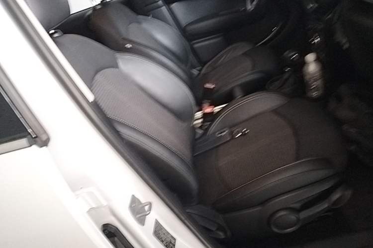 Used MINI Countryman 2014 1.6L COOPER Fun Right Front Seat