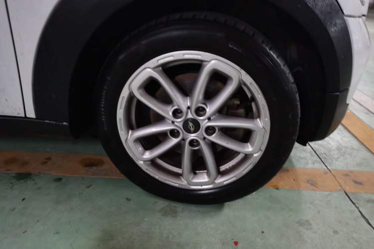 Used MINI Countryman 2014 1.6L COOPER Fun Right Front Wheel Hub