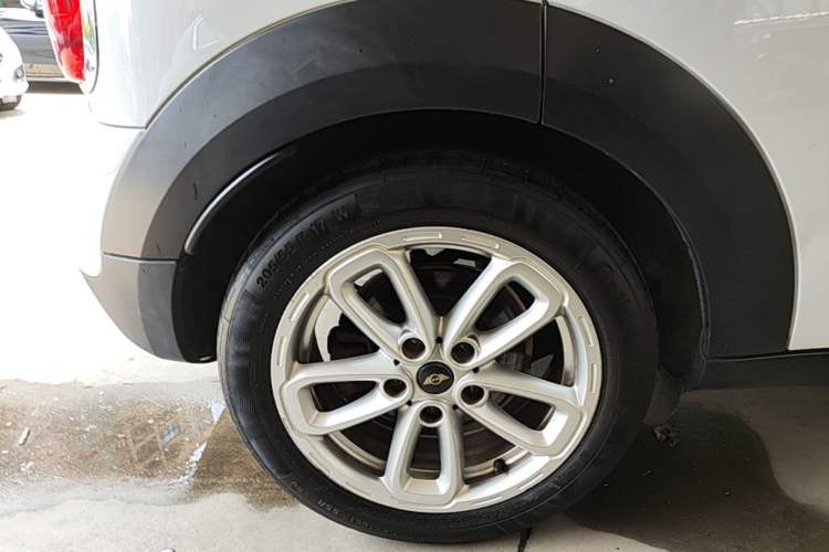 Used MINI Countryman 2014 1.6L COOPER Fun Right Rear Wheel Hub