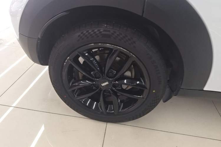 Used MINI Countryman 2014 1.6L COOPER Fun Right Rear Wheel Hub