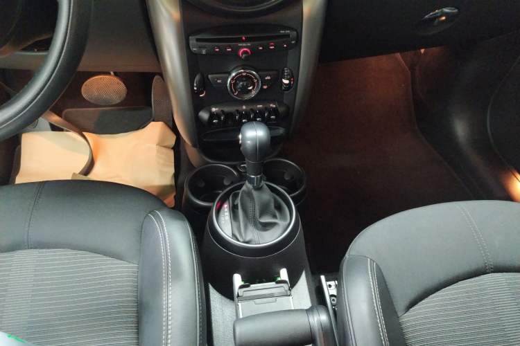 Used MINI Countryman 2014 1.6T COOPER ALL4 Fun Gear Lever