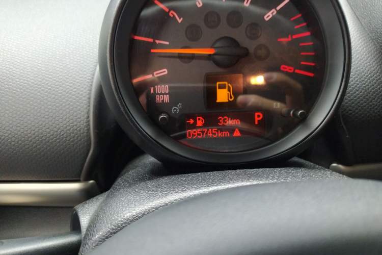 Used MINI Countryman 2014 1.6T COOPER ALL4 Fun Odometer Close Up