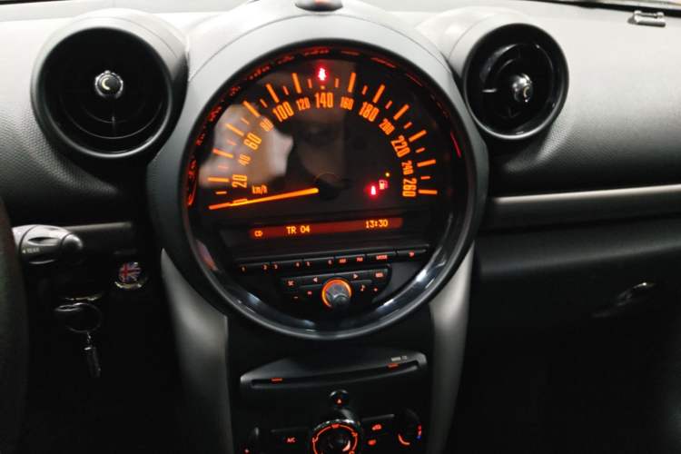 Used MINI Countryman  Audio And AC Panel