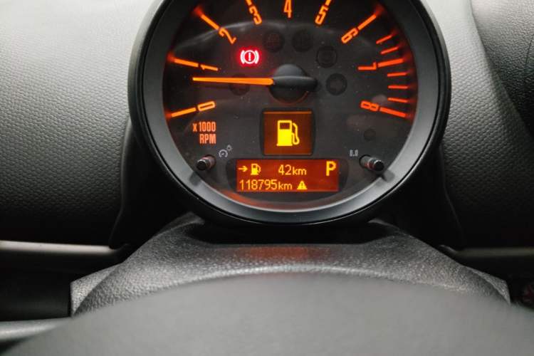Used MINI Countryman  Odometer Close Up