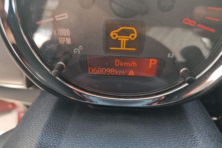 Used MINI Countryman 2015 1.6T COOPER S ALL4 Limited Edition for Tibet Expedition Odometer Close Up